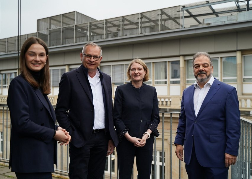 Schneider Electric und Groß & Partner vertiefen ihre strategische Partnerschaft